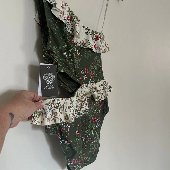 NWT Vince Camuto Piccadilly Ruffle One Shoulder Swimsuit - Picture 8 of 9